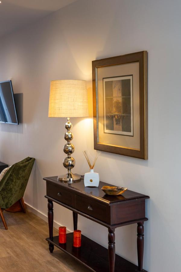 Stupendo- Two Rooms, Patio With Refreshing Pond-Center-Air Conditioning-Free Park Lisboa Eksteriør bilde
